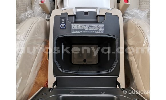Imported Toyota Land Cruiser White Makiinaa iti Import - Dubai keessatti Central Kenya keessatti Imported Toyota Land Cruiser White Makiinaa iti Import - Dubai keessatti Central Kenya keessatti