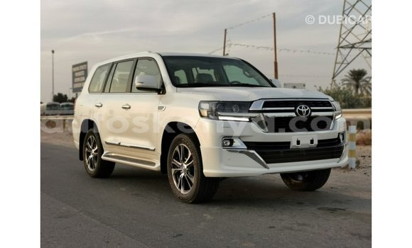Nunua Imported Toyota Land Cruiser Nyeupe Gari ndani ya Import - Dubai nchini Kati Kenya Nunua Imported Toyota Land Cruiser Nyeupe Gari ndani ya Import - Dubai nchini Kati Kenya