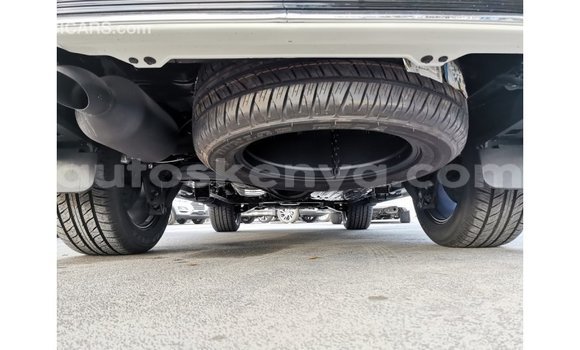 Nunua Imported Toyota Land Cruiser Nyeupe Gari ndani ya Import - Dubai nchini Kati Kenya Nunua Imported Toyota Land Cruiser Nyeupe Gari ndani ya Import - Dubai nchini Kati Kenya