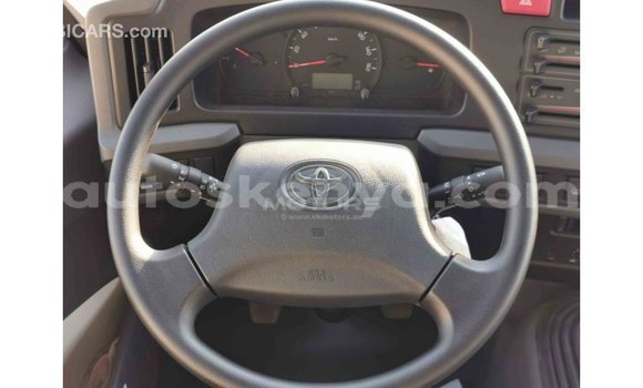 Imported Toyota Coaster White Makiinaa iti Import - Dubai keessatti Central Kenya keessatti Imported Toyota Coaster White Makiinaa iti Import - Dubai keessatti Central Kenya keessatti