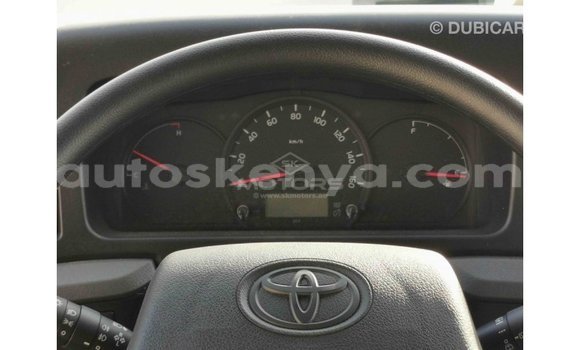 Imported Toyota Coaster White Makiinaa iti Import - Dubai keessatti Central Kenya keessatti Imported Toyota Coaster White Makiinaa iti Import - Dubai keessatti Central Kenya keessatti