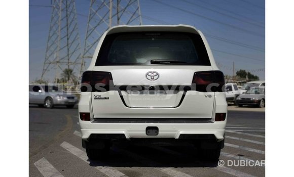 Nunua Imported Toyota Land Cruiser Nyeupe Gari ndani ya Import - Dubai nchini Kati Kenya Nunua Imported Toyota Land Cruiser Nyeupe Gari ndani ya Import - Dubai nchini Kati Kenya