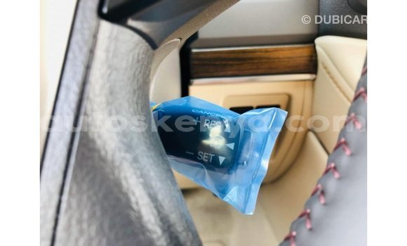 Nunua Imported Toyota Land Cruiser Nyeupe Gari ndani ya Import - Dubai nchini Kati Kenya Nunua Imported Toyota Land Cruiser Nyeupe Gari ndani ya Import - Dubai nchini Kati Kenya