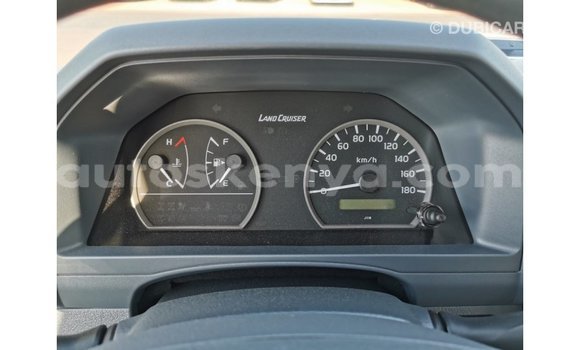 Nunua Imported Toyota Land Cruiser Nyeupe Gari ndani ya Import - Dubai nchini Kati Kenya Nunua Imported Toyota Land Cruiser Nyeupe Gari ndani ya Import - Dubai nchini Kati Kenya