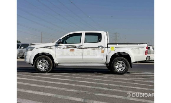 Nunua Imported Toyota Hilux Nyeupe Gari ndani ya Import - Dubai nchini Kati Kenya Nunua Imported Toyota Hilux Nyeupe Gari ndani ya Import - Dubai nchini Kati Kenya