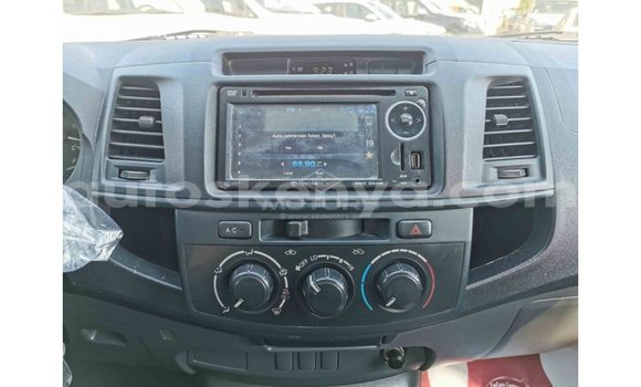 Nunua Imported Toyota Hilux Nyeupe Gari ndani ya Import - Dubai nchini Kati Kenya Nunua Imported Toyota Hilux Nyeupe Gari ndani ya Import - Dubai nchini Kati Kenya