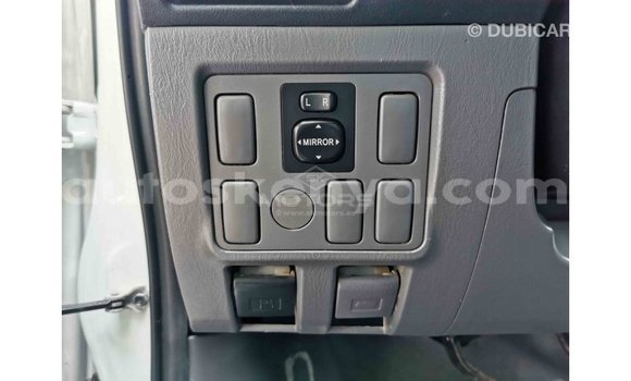 Nunua Imported Toyota Hilux Nyeupe Gari ndani ya Import - Dubai nchini Kati Kenya Nunua Imported Toyota Hilux Nyeupe Gari ndani ya Import - Dubai nchini Kati Kenya