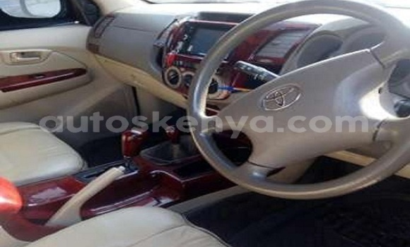 Oofamaa Toyota Hilux Silver Makiinaa iti Nairobi keessatti Nairobi keessatti Oofamaa Toyota Hilux Silver Makiinaa iti Nairobi keessatti Nairobi keessatti