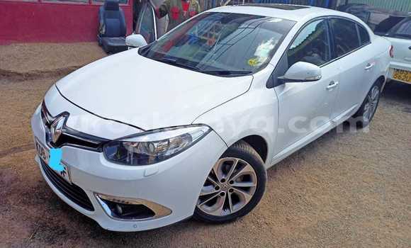 Nunua Imported Renault Fluence Nyeupe Gari ndani ya Nairobi nchini Nairobi