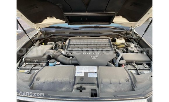 Nunua Imported Toyota Land Cruiser Nyeupe Gari ndani ya Import - Dubai nchini Kati Kenya Nunua Imported Toyota Land Cruiser Nyeupe Gari ndani ya Import - Dubai nchini Kati Kenya