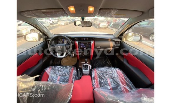 Nunua Imported Toyota Fortuner Nyeupe Gari ndani ya Import - Dubai nchini Kati Kenya Nunua Imported Toyota Fortuner Nyeupe Gari ndani ya Import - Dubai nchini Kati Kenya