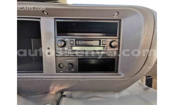 Imported Toyota Coaster White Makiinaa iti Import - Dubai keessatti Central Kenya keessatti Imported Toyota Coaster White Makiinaa iti Import - Dubai keessatti Central Kenya keessatti