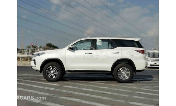 Imported Toyota Fortuner White Makiinaa iti Import - Dubai keessatti Central Kenya keessatti Imported Toyota Fortuner White Makiinaa iti Import - Dubai keessatti Central Kenya keessatti