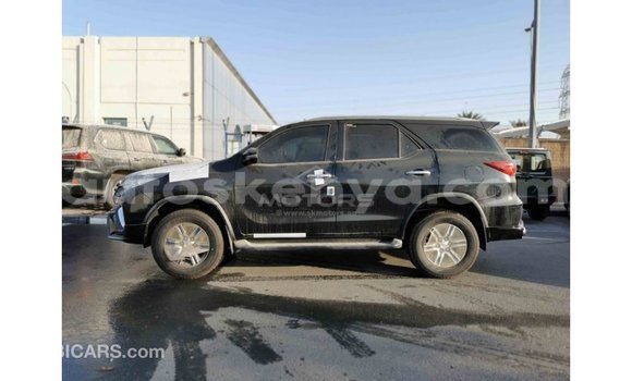 Nunua Imported Toyota Fortuner Nyeusi Gari ndani ya Import - Dubai nchini Kati Kenya Nunua Imported Toyota Fortuner Nyeusi Gari ndani ya Import - Dubai nchini Kati Kenya