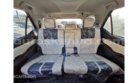 Nunua Imported Toyota Fortuner Nyeusi Gari ndani ya Import - Dubai nchini Kati Kenya Nunua Imported Toyota Fortuner Nyeusi Gari ndani ya Import - Dubai nchini Kati Kenya