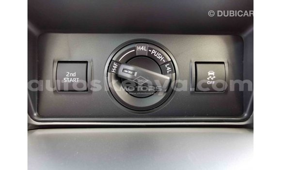 Imported Toyota Prado White Makiinaa iti Import - Dubai keessatti Central Kenya keessatti Imported Toyota Prado White Makiinaa iti Import - Dubai keessatti Central Kenya keessatti