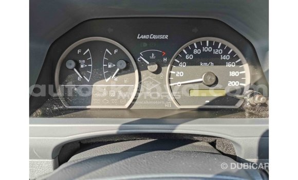 Buy Import Toyota Land Cruiser Beige Car in Import - Dubai in Central Kenya Buy Import Toyota Land Cruiser Beige Car in Import - Dubai in Central Kenya