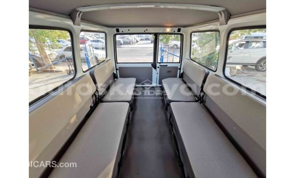 Imported Toyota Land Cruiser White Makiinaa iti Import - Dubai keessatti Central Kenya keessatti Imported Toyota Land Cruiser White Makiinaa iti Import - Dubai keessatti Central Kenya keessatti