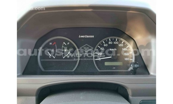 Imported Toyota Land Cruiser Red Makiinaa iti Import - Dubai keessatti Central Kenya keessatti Imported Toyota Land Cruiser Red Makiinaa iti Import - Dubai keessatti Central Kenya keessatti