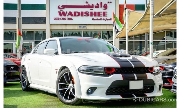 Nunua Imported Dodge Charger Nyeupe Gari ndani ya Import - Dubai nchini Kati Kenya Nunua Imported Dodge Charger Nyeupe Gari ndani ya Import - Dubai nchini Kati Kenya