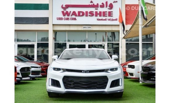 Nunua Imported Chevrolet Camaro Nyeupe Gari ndani ya Import - Dubai nchini Kati Kenya Nunua Imported Chevrolet Camaro Nyeupe Gari ndani ya Import - Dubai nchini Kati Kenya