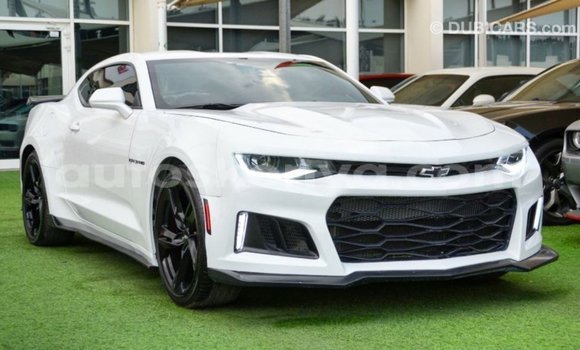 Nunua Imported Chevrolet Camaro Nyeupe Gari ndani ya Import - Dubai nchini Kati Kenya Nunua Imported Chevrolet Camaro Nyeupe Gari ndani ya Import - Dubai nchini Kati Kenya