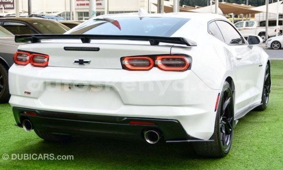 Nunua Imported Chevrolet Camaro Nyeupe Gari ndani ya Import - Dubai nchini Kati Kenya Nunua Imported Chevrolet Camaro Nyeupe Gari ndani ya Import - Dubai nchini Kati Kenya