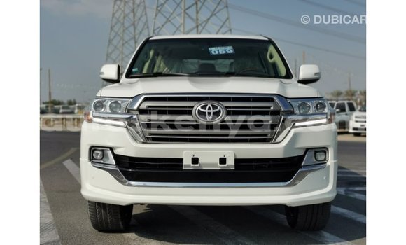 Buy Import Toyota Land Cruiser White Car in Import - Dubai in Central Kenya Buy Import Toyota Land Cruiser White Car in Import - Dubai in Central Kenya