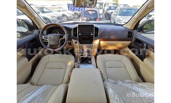 Buy Import Toyota Land Cruiser White Car in Import - Dubai in Central Kenya Buy Import Toyota Land Cruiser White Car in Import - Dubai in Central Kenya
