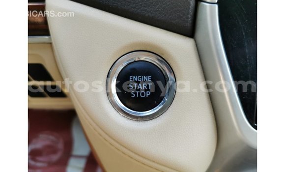 Buy Import Toyota Land Cruiser White Car in Import - Dubai in Central Kenya Buy Import Toyota Land Cruiser White Car in Import - Dubai in Central Kenya