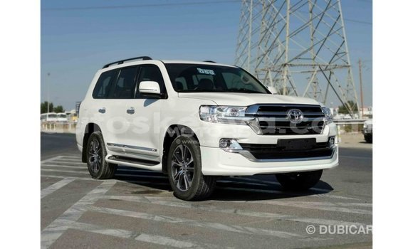 Nunua Imported Toyota Land Cruiser Nyeupe Gari ndani ya Import - Dubai nchini Kati Kenya Nunua Imported Toyota Land Cruiser Nyeupe Gari ndani ya Import - Dubai nchini Kati Kenya