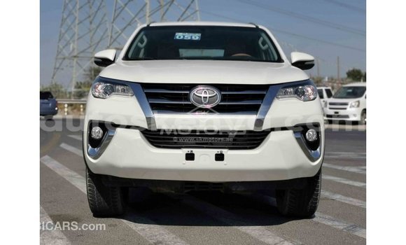 Nunua Imported Toyota Fortuner Nyeupe Gari ndani ya Import - Dubai nchini Kati Kenya Nunua Imported Toyota Fortuner Nyeupe Gari ndani ya Import - Dubai nchini Kati Kenya