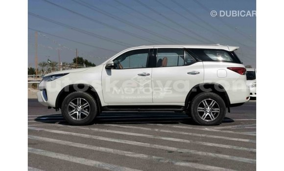 Nunua Imported Toyota Fortuner Nyeupe Gari ndani ya Import - Dubai nchini Kati Kenya Nunua Imported Toyota Fortuner Nyeupe Gari ndani ya Import - Dubai nchini Kati Kenya