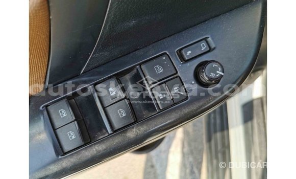 Nunua Imported Toyota Fortuner Nyeupe Gari ndani ya Import - Dubai nchini Kati Kenya Nunua Imported Toyota Fortuner Nyeupe Gari ndani ya Import - Dubai nchini Kati Kenya