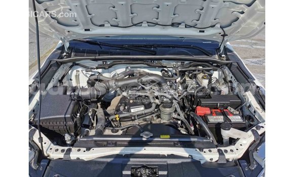 Nunua Imported Toyota Fortuner Nyeupe Gari ndani ya Import - Dubai nchini Kati Kenya Nunua Imported Toyota Fortuner Nyeupe Gari ndani ya Import - Dubai nchini Kati Kenya