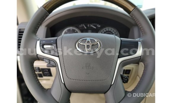 Nunua Imported Toyota Land Cruiser Nyeusi Gari ndani ya Import - Dubai nchini Kati Kenya Nunua Imported Toyota Land Cruiser Nyeusi Gari ndani ya Import - Dubai nchini Kati Kenya
