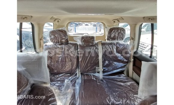 Nunua Imported Toyota Land Cruiser Nyeusi Gari ndani ya Import - Dubai nchini Kati Kenya Nunua Imported Toyota Land Cruiser Nyeusi Gari ndani ya Import - Dubai nchini Kati Kenya