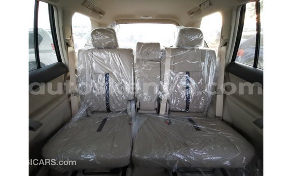 Imported Toyota Prado White Makiinaa iti Import - Dubai keessatti Central Kenya keessatti Imported Toyota Prado White Makiinaa iti Import - Dubai keessatti Central Kenya keessatti
