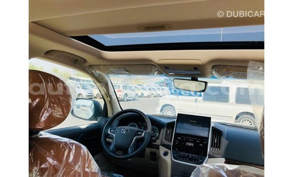 Buy Import Toyota Land Cruiser White Car in Import - Dubai in Central Kenya Buy Import Toyota Land Cruiser White Car in Import - Dubai in Central Kenya
