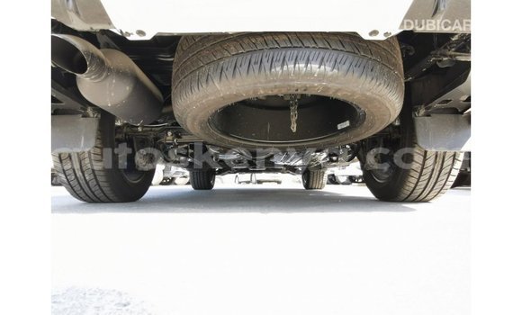 Imported Toyota Land Cruiser White Makiinaa iti Import - Dubai keessatti Central Kenya keessatti Imported Toyota Land Cruiser White Makiinaa iti Import - Dubai keessatti Central Kenya keessatti