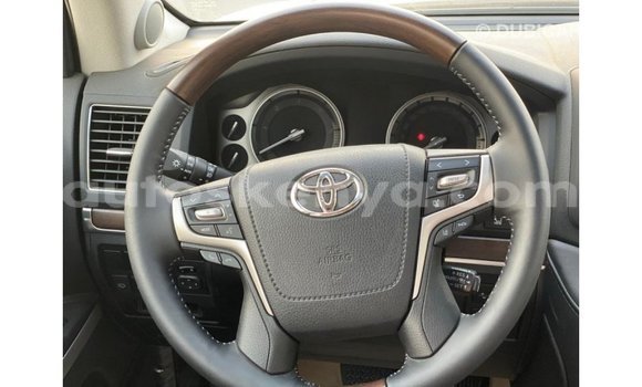 Buy Import Toyota Land Cruiser White Car in Import - Dubai in Central Kenya Buy Import Toyota Land Cruiser White Car in Import - Dubai in Central Kenya