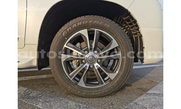 Nunua Imported Toyota Land Cruiser Nyeupe Gari ndani ya Import - Dubai nchini Kati Kenya Nunua Imported Toyota Land Cruiser Nyeupe Gari ndani ya Import - Dubai nchini Kati Kenya