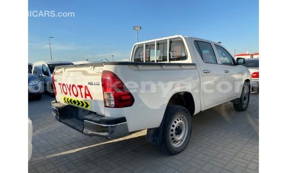 Imported Toyota Hilux White Makiinaa iti Import - Dubai keessatti Central Kenya keessatti Imported Toyota Hilux White Makiinaa iti Import - Dubai keessatti Central Kenya keessatti