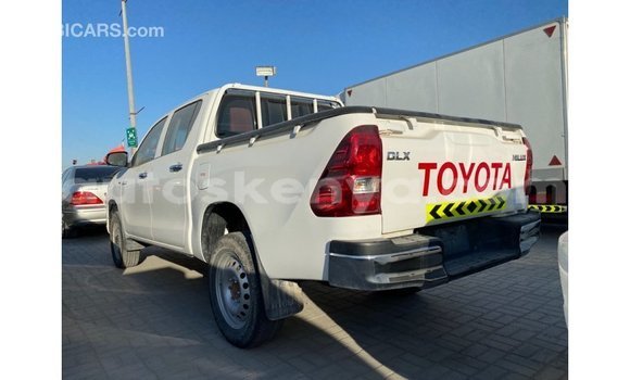 Imported Toyota Hilux White Makiinaa iti Import - Dubai keessatti Central Kenya keessatti Imported Toyota Hilux White Makiinaa iti Import - Dubai keessatti Central Kenya keessatti