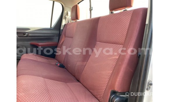 Imported Toyota Hilux White Makiinaa iti Import - Dubai keessatti Central Kenya keessatti Imported Toyota Hilux White Makiinaa iti Import - Dubai keessatti Central Kenya keessatti