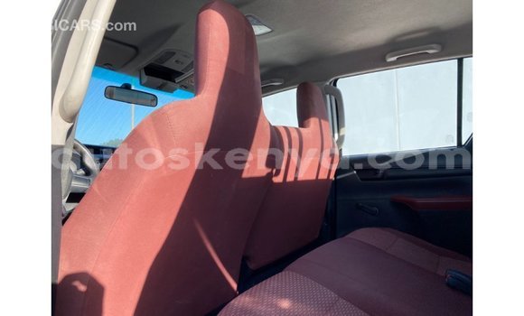 Imported Toyota Hilux White Makiinaa iti Import - Dubai keessatti Central Kenya keessatti Imported Toyota Hilux White Makiinaa iti Import - Dubai keessatti Central Kenya keessatti