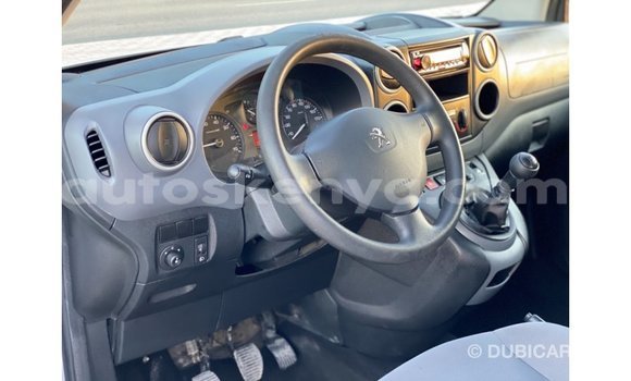Nunua Imported Peugeot Partner Nyeupe Gari ndani ya Import - Dubai nchini Kati Kenya Nunua Imported Peugeot Partner Nyeupe Gari ndani ya Import - Dubai nchini Kati Kenya