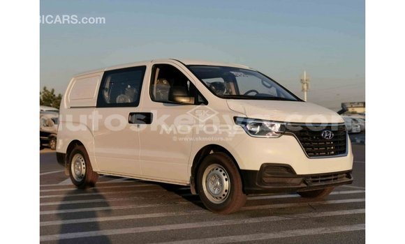 Buy Import Hyundai Chorus White Truck in Import - Dubai in Central Kenya Buy Import Hyundai Chorus White Truck in Import - Dubai in Central Kenya