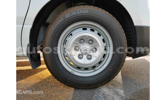 Buy Import Hyundai Chorus White Truck in Import - Dubai in Central Kenya Buy Import Hyundai Chorus White Truck in Import - Dubai in Central Kenya