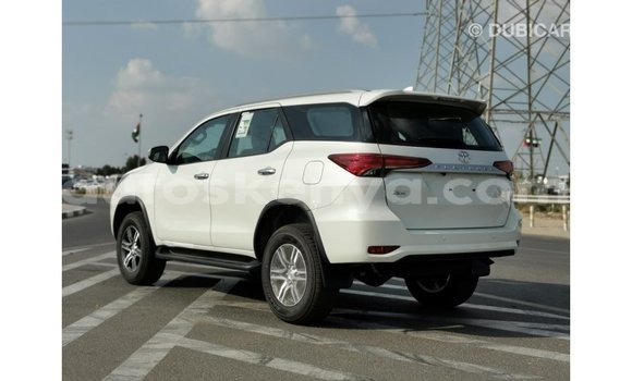 Nunua Imported Toyota Fortuner Nyeupe Gari ndani ya Import - Dubai nchini Kati Kenya Nunua Imported Toyota Fortuner Nyeupe Gari ndani ya Import - Dubai nchini Kati Kenya
